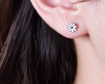 Boucles d’oreilles Tiny Daisy Flower Stud- s999 Boucles d’oreilles en marguerite argentée stud-Boucles d’oreilles Silver Daisy- Boucles d’oreilles Silver Studs-Dainty Daisy Stud Earring Gift