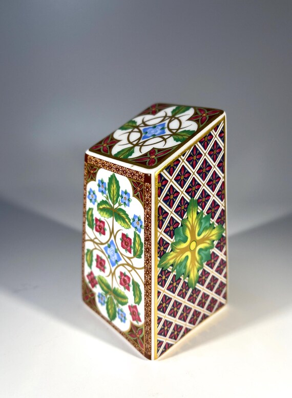 Wild Rose And Tile, English Spode Bone China Paperweight