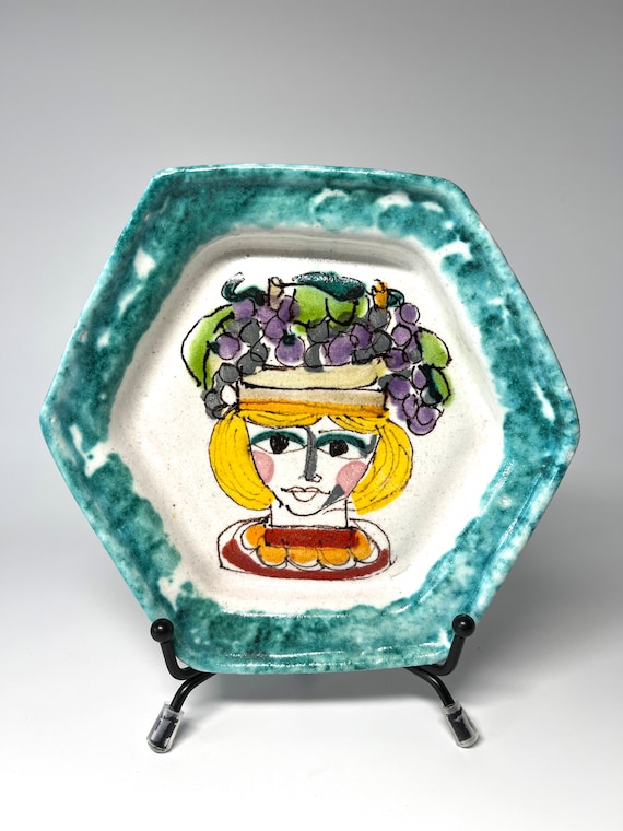 Charming DeSimone, Italy, Small Hexagonal Ceramic Plate c1960