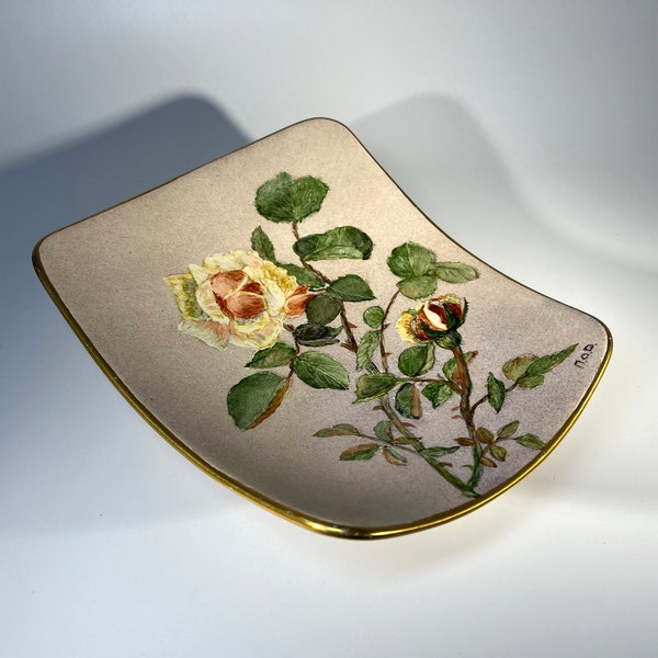 Utterly Feminine, Wild Rose Hand Painted Tripod Vide Poche Ceramic Dish c1970s