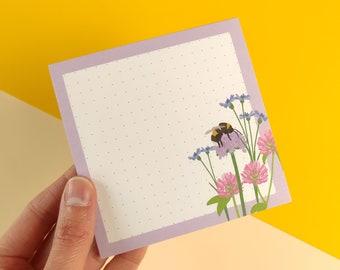 Recycled paper notepad with bumblebee and flower motifs, 9.8x9.8cm