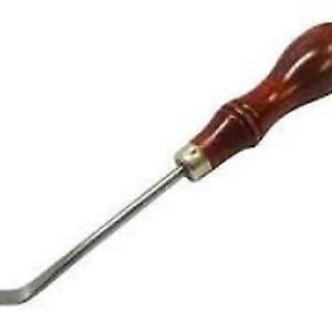 Puede incluir: Una herramienta con mango de madera y una hoja de metal larga, delgada y curva en el extremo. La hoja se utiliza para raspar y limpiar.