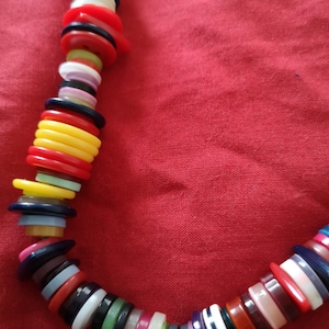 collar de botón hecho a mano único