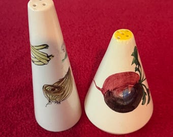 Pair of condiment pots - non identical.