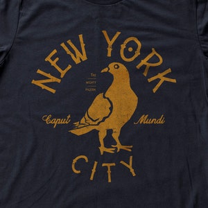 New York City (pigeon) — Retro Premium Unisex fashion T-Shirt