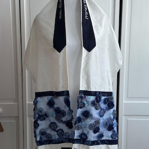 Blue and Silver Silk Tallit with 3D Flowers – Handmade Bat Mitzvah Prayer Shawl and Matching Bag – Dupioni Jewish Gift