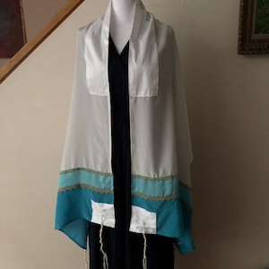 White & Teal tallit with gold trim and matching tallit bag, bat mitzvaha tallit, prayer shawl, Jewish gift, brit mitzvah, bar mitzvah