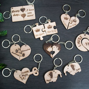 Name Schlüsselring, Valentinstag Geschenk, Paare Schlüsselring, Paar Geschenk, Personalisierter Schlüsselring, Jahrestagsgeschenke, Verlobungsgeschenk, Holzschlüsselanhänger