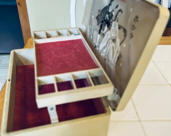 Faccington Jewelry box with Key