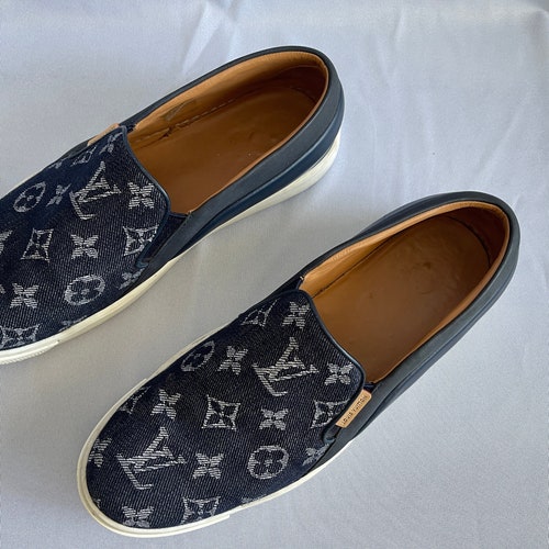 Louis Vuitton Authentic Monogrammed Denim Slip Ons Size 40 Made in Italy Navy Color Pre-owened Shoes Men's Shoes Women's Shoes