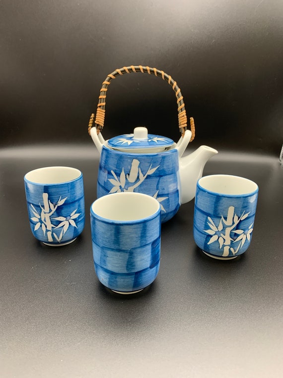 Oriental Design Tea Pot Japan (TRE) Oriental Design Tea Pot Japan (TRE)