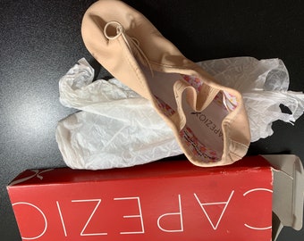 CAPEZIO Leather Ballet Shoes for girl Full sole pink leather ballet slippers Dance shoes Size 1 1/5  Daisy Designed USA Made in Thailand