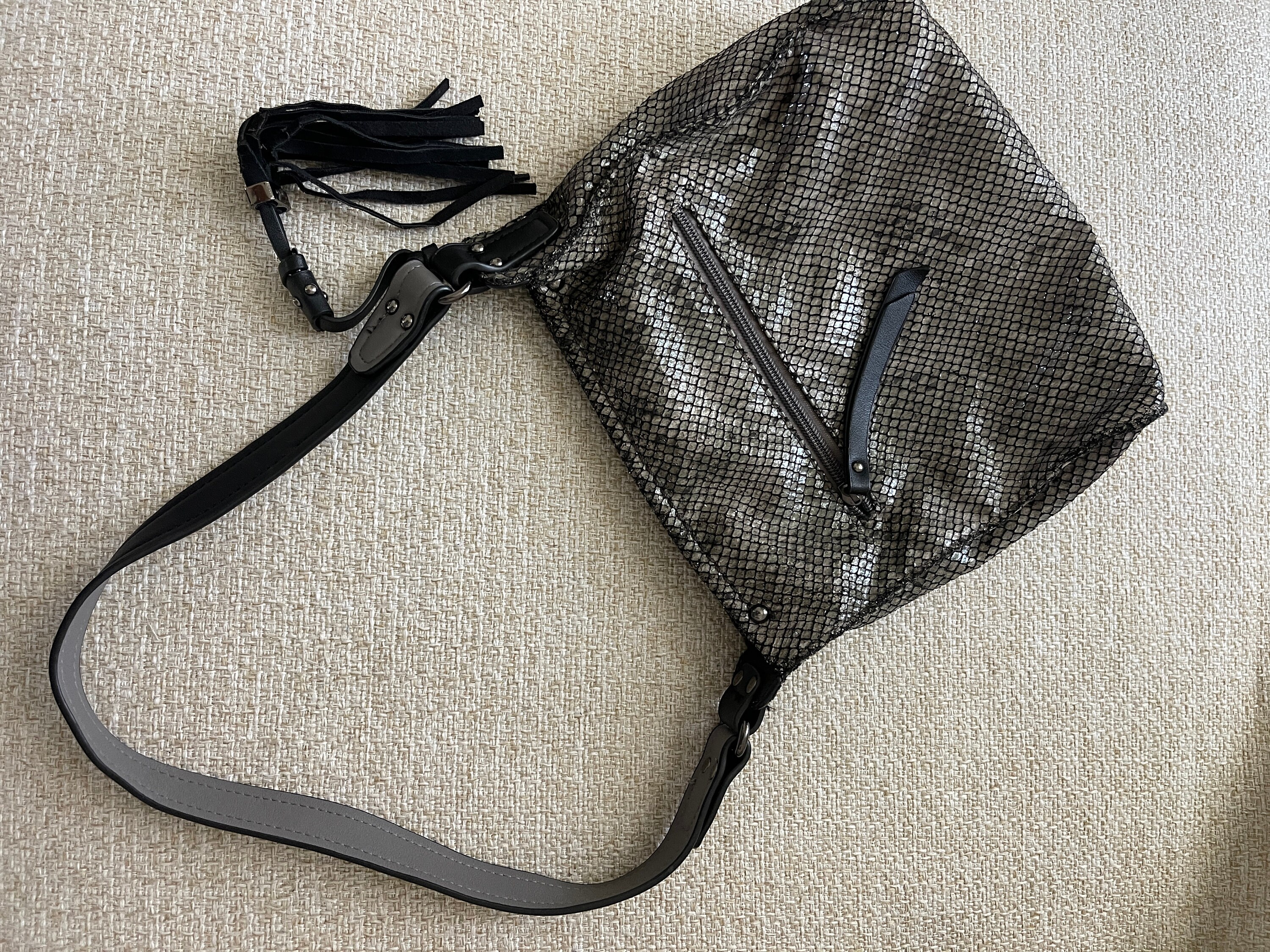 SONDRA ROBERTS Squared Shoulder Bag Snakeskin Faux Leather Handbag