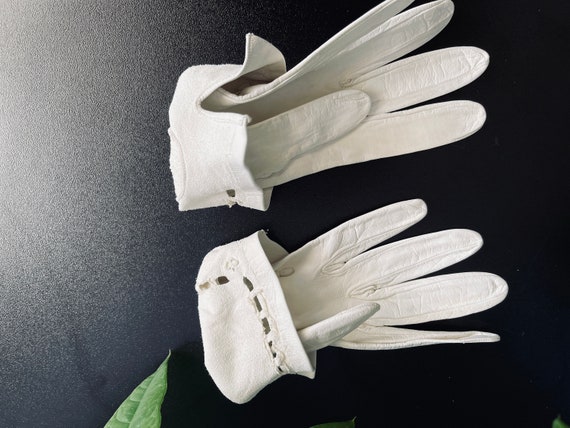 Wedding Leather Short Gloves Vintage 1960s gloves… - image 5