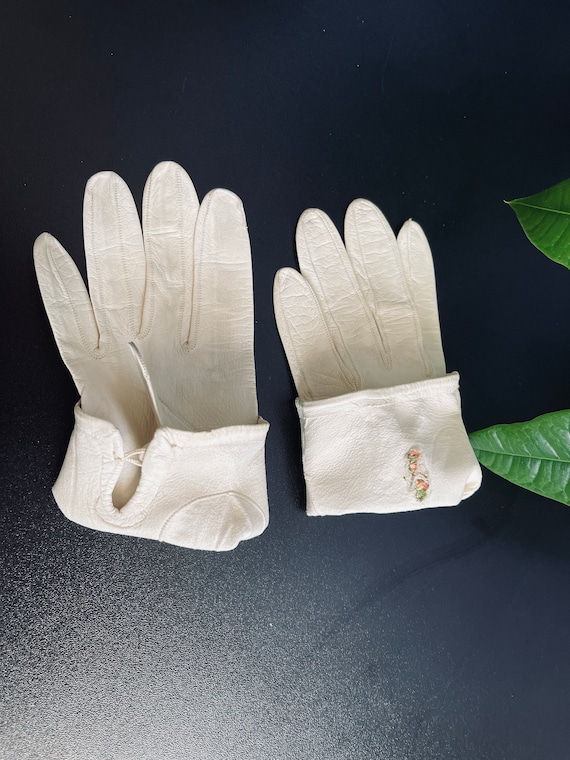 Wedding Leather Short Gloves Vintage 1960s embroi… - image 9