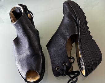 FLY London Shoes Women's black genuine leather high heel 3" size 11 sandals