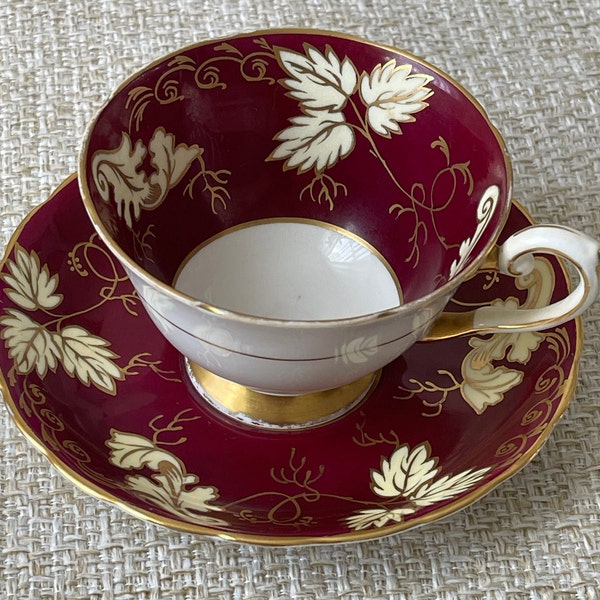 Tuscan Teacup and saucer Vintage English Bone China coffee cup/saucer Fine dark red/gold cup/saucer
