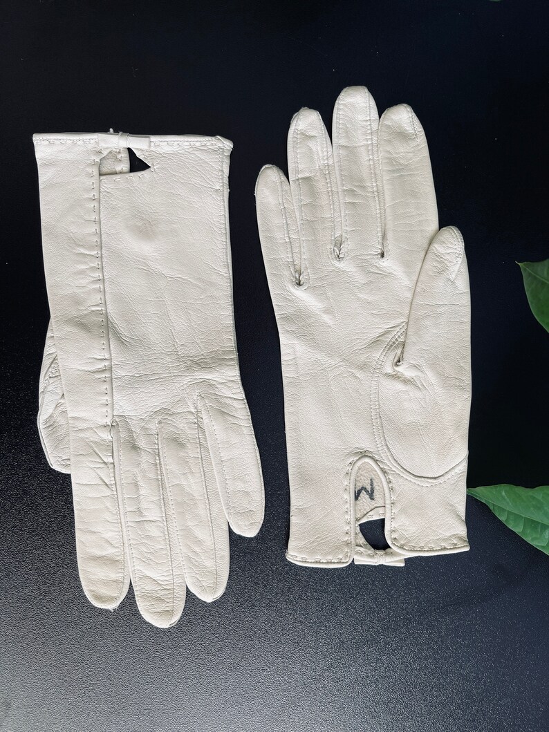 Wedding Leather Short Gloves Vintage 1960s gloves Retro bridal white gloves size 6 1/5 Leather gloves Ladies gloves Parties gloves image 6