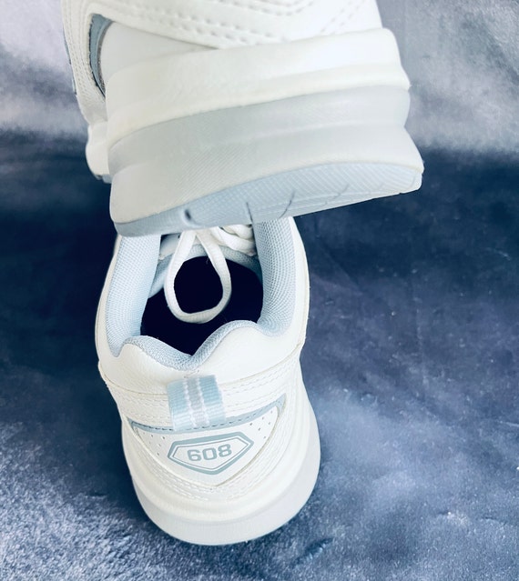 NB baskets homme New Balance 608 Cuir blanc bleu Confort Insert