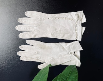 Wedding Leather Short Gloves Vintage 1960s gloves Retro bridal white gloves size 7 Leather gloves Ladies gloves Parties gloves