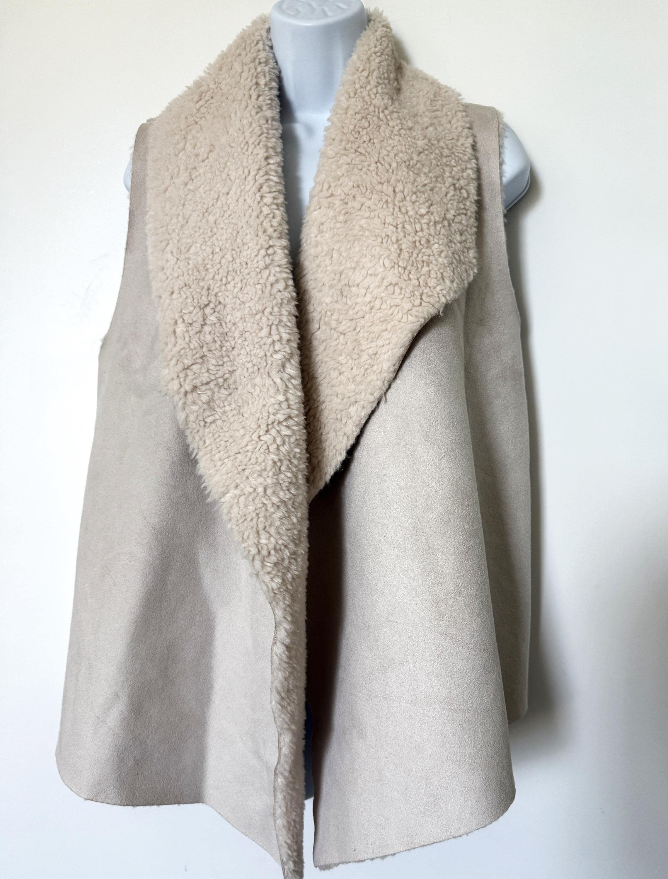 Chelsea& Theodore Vest Faux Fur Vest Women's Warm Large Open Front