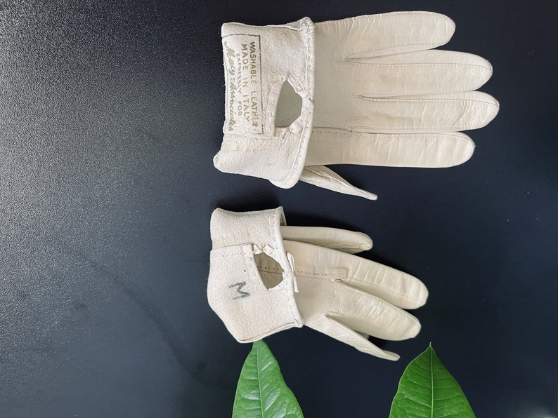 Wedding Leather Short Gloves Vintage 1960s gloves Retro bridal white gloves size 6 1/5 Leather gloves Ladies gloves Parties gloves image 4