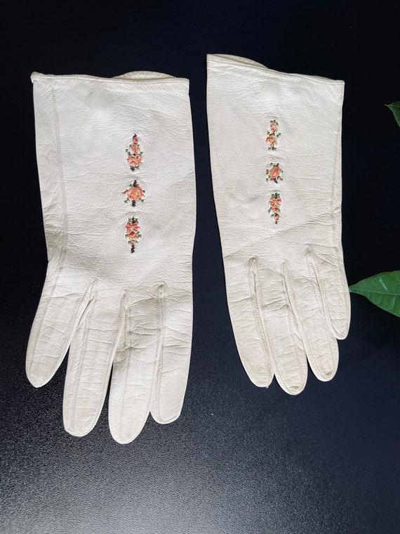 Wedding Leather Short Gloves Vintage 1960s embroi… - image 2
