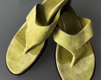 Vionic Sandals Women's Green suede leather shoe size 8