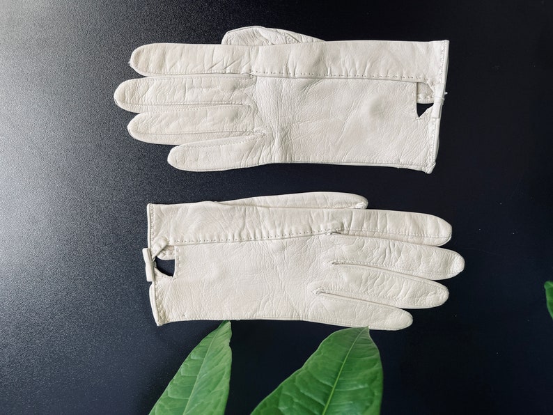 Wedding Leather Short Gloves Vintage 1960s gloves Retro bridal white gloves size 6 1/5 Leather gloves Ladies gloves Parties gloves image 7