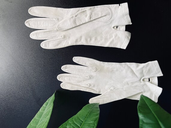 Wedding Leather Short Gloves Vintage 1960s gloves… - image 8