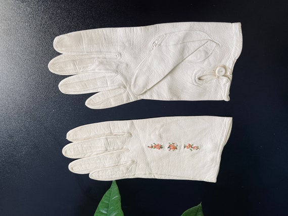 Wedding Leather Short Gloves Vintage 1960s embroi… - image 1