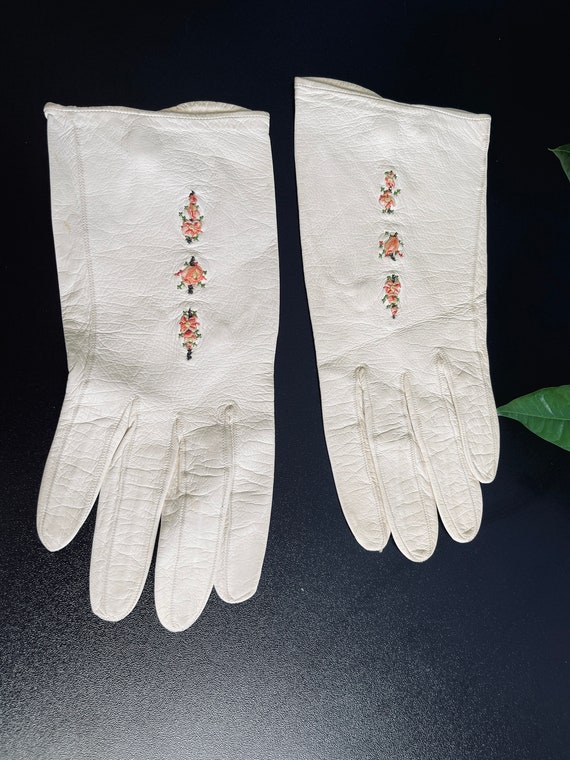 Wedding Leather Short Gloves Vintage 1960s embroi… - image 7