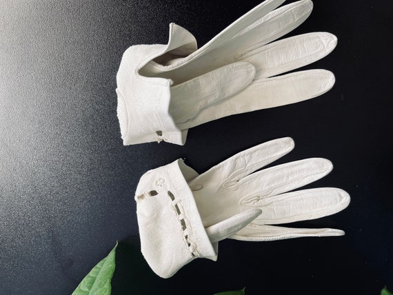 Wedding Leather Short Gloves Vintage 1960s gloves… - image 10