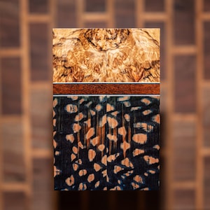 Combinatie van gekrulde esdoorn, rode grandis en luipaardhouten mesweegschaal - s-734