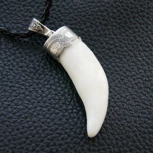 Animal teeth Wolf tooth necklace Wolf fang Wolf teeth Wolf necklace Viking wolf pendant Wolf charm Wolf head pendant Witchcraft  Jewelry