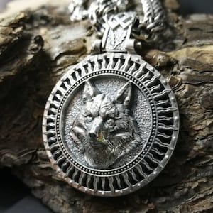 Wolf necklace, Wolf pendant, Wolf head pendant, Wolf jewelry, Silver wolf, Animal totem, Viking jewelry, Norse mythology, wolf gift