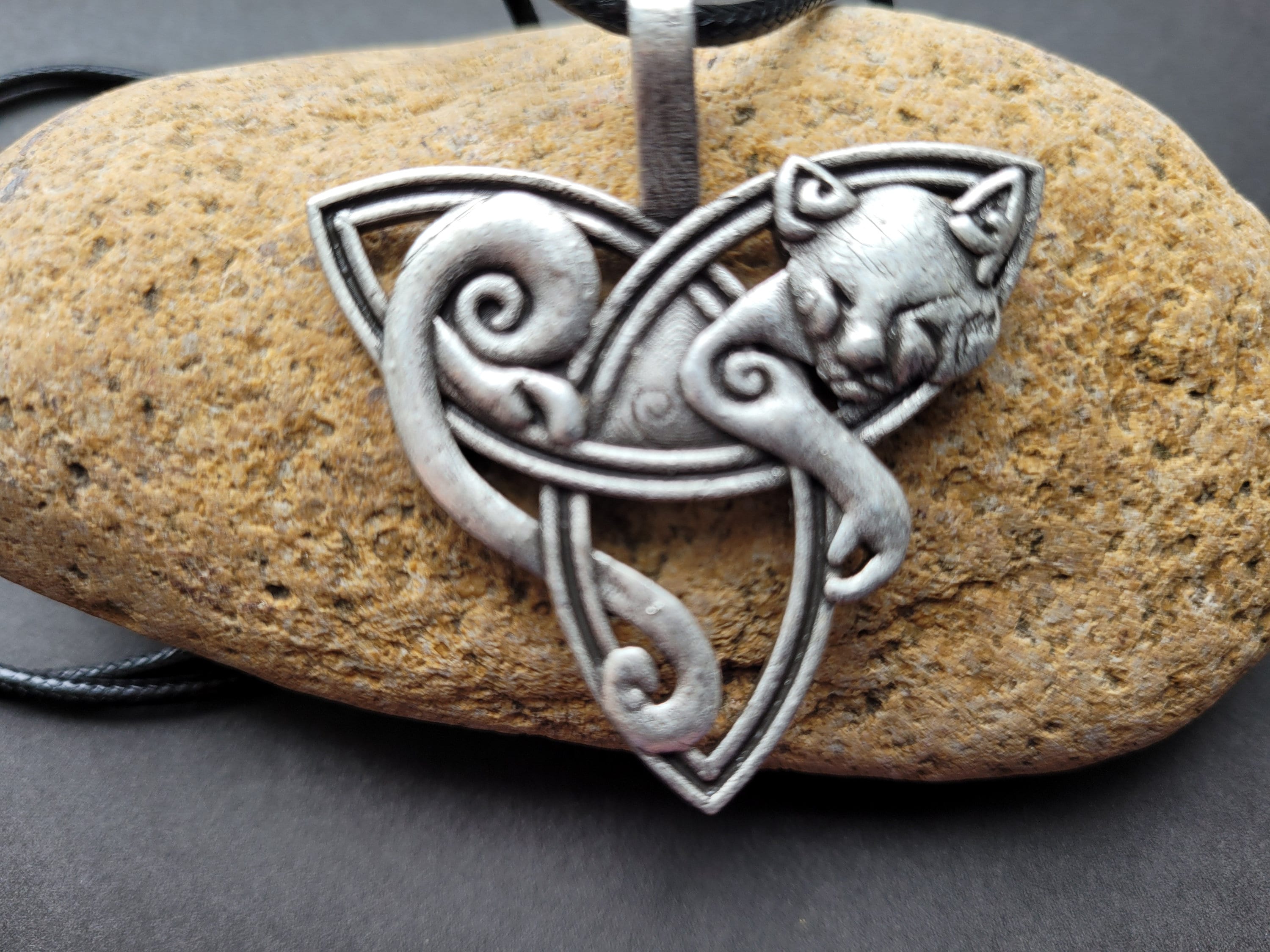 Viking cat necklace, Celtic triquetra necklace, Freya goddess necklace, Viking jewelry, Norse pagan jewelry, Celtic knot necklace Talisman