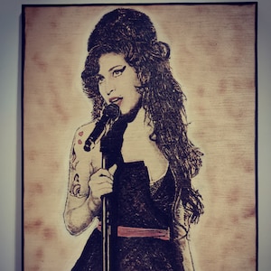 Amy Winehouse -Retrato/Arte sobre madera/Pirografía/Quema de madera/Hecho a mano
