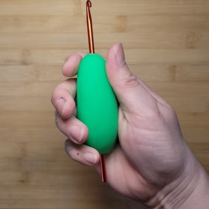 ergonomic crochet hook pencil grip｜TikTok Search