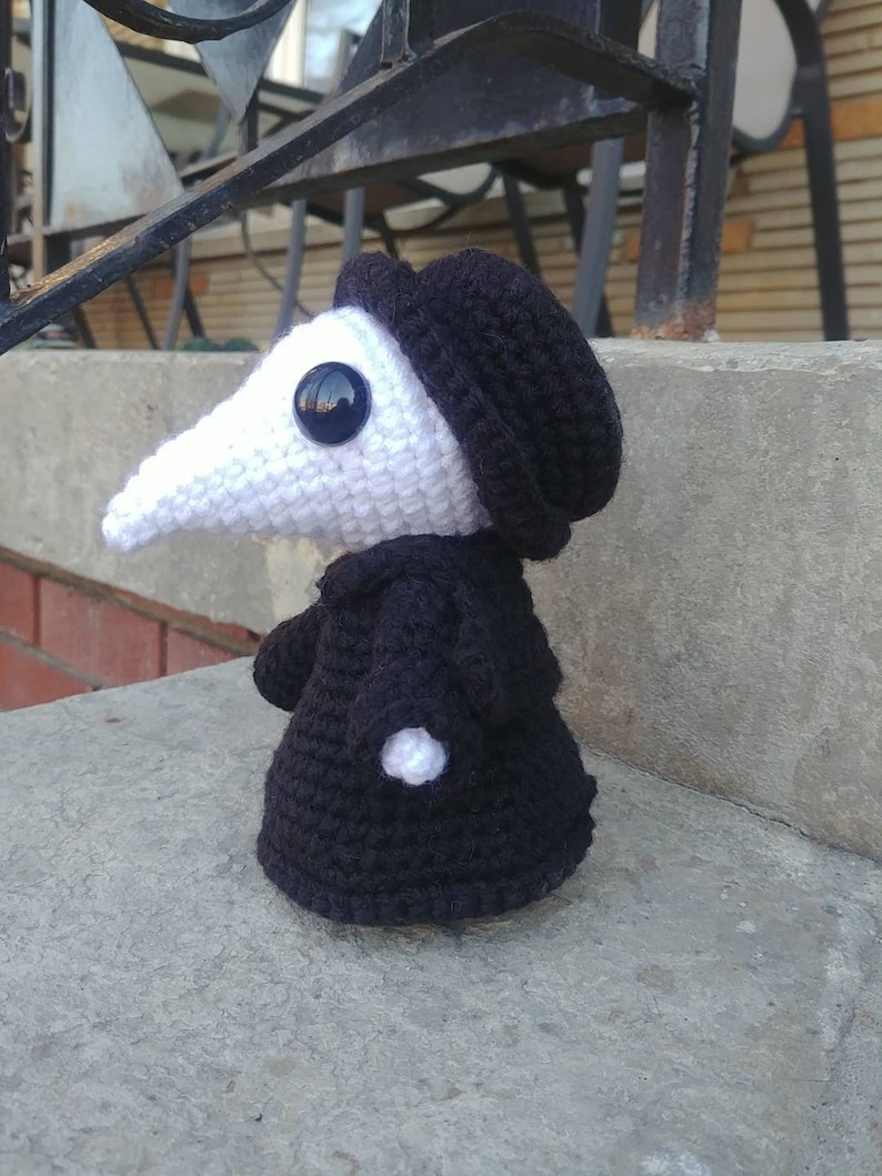 Pattern Plague Doctor, Plague Doctor Plush, Plague Plush, Pandemic Doctor Plush, Amigurami, Crocheted Plush, Pandemic Plush image 4