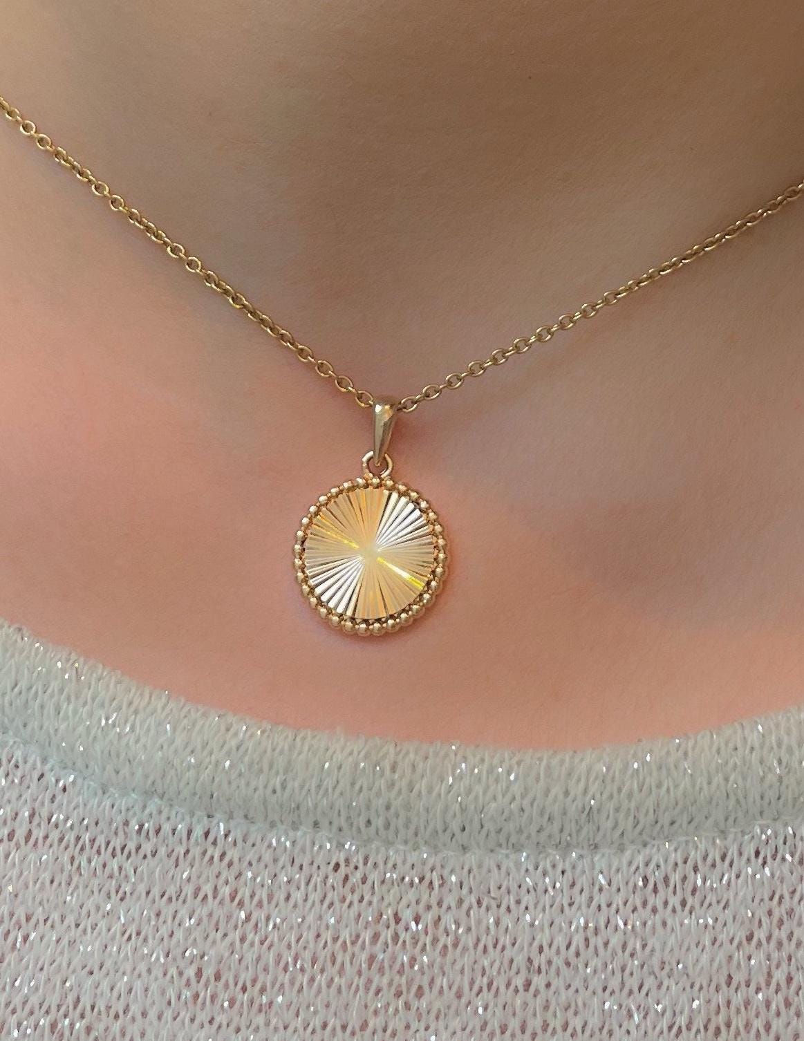 Pendentif Ancien En Forme De Soleil En Métal Doré Avec Cabochon De Verre - Excellent État