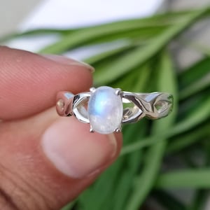 Niebieski błyszczący pierścień Moonstone Thanks-niebieski pierścień nastroju ognia-unikalny pierścień z kamieniem księżycowym ze srebra próby 925-ręcznie wykonany pierścień z kamieniem księżycowym dla kobiet