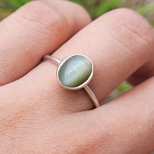 Sterling Silver Chrysoberyl Cat&#39;s Eye Ring - Oval Cabochon