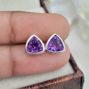 Natürliche Amethyst Ohrstecker-925 Silber Ohrstecker mit Push Lock-Ohrringe für den Alltag-Kleine Ohrstecker-täglich tragen Ohrstecker-Trillian geschnitten Amethyst Ohrstecker