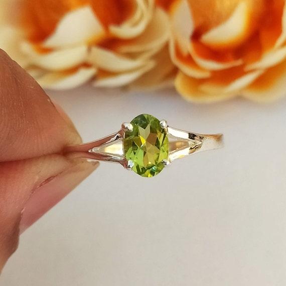 Bague avec pierre peridot sale