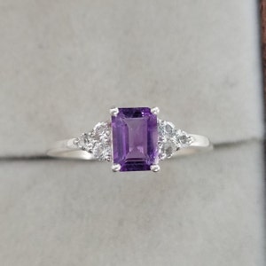 Natural Amethyst Solitaire Ring-Emerald Cut Amethyst Ring-Amethyst Vintage Ring-Amethyst Birthstone Jewelry-Purple Gemstone Ring For Women