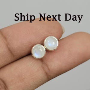 Pendientes de piedra lunar arcoíris natural: pendientes llamativos de color azul para uso diario: regalo de cumpleaños de piedra lunar para ella: pendientes de piedra lunar dorados y plateados - 160