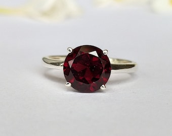 Natural Red Garnet Solitaire Ring-Mozambique Garnet Vintage Ring-Garnet Birthstone Everyday Ring-925 Solid Sterling Silver-Gift For Woman