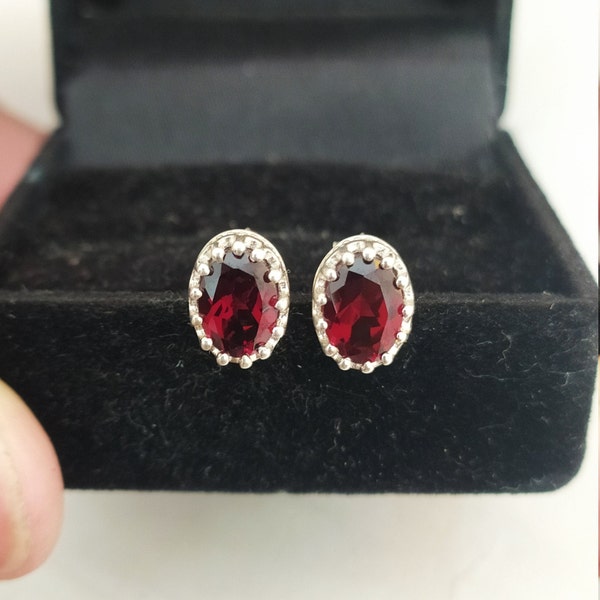 Delicate Garnet Stud Earring-Mozambique Garnet Vintage Studs-Garnet Birthstone Earrings for Gift-Garnet Filigree Studs-925 Sterling Silver