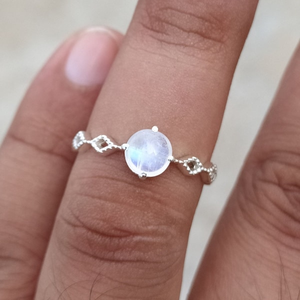 Rainbow Moonstone Ring-Blue Fire Mood Ring-Rainbow Birthstone Ring-Unique Moonstone Ring-925 Sterling Silver-Handmade Jewelry Ring-Ring-85